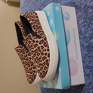 Sz 10 Soda Shoes slip on shoe